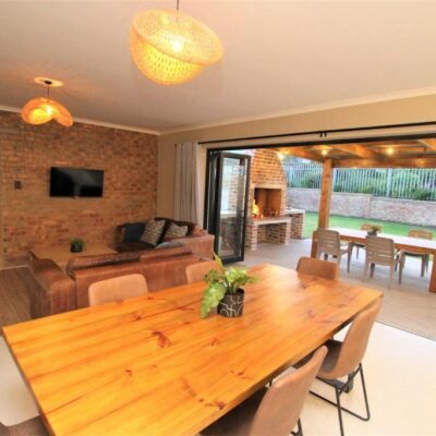 Modern home - walk to the beach (no load shedding)