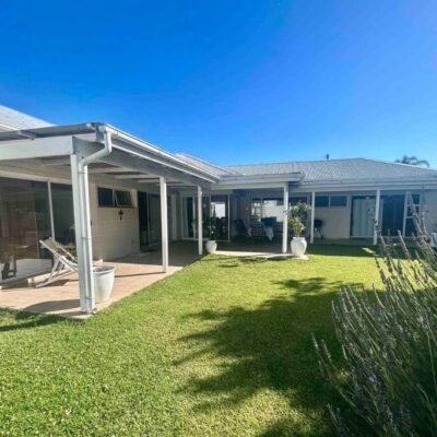 Walking distance to the Plett lagoon